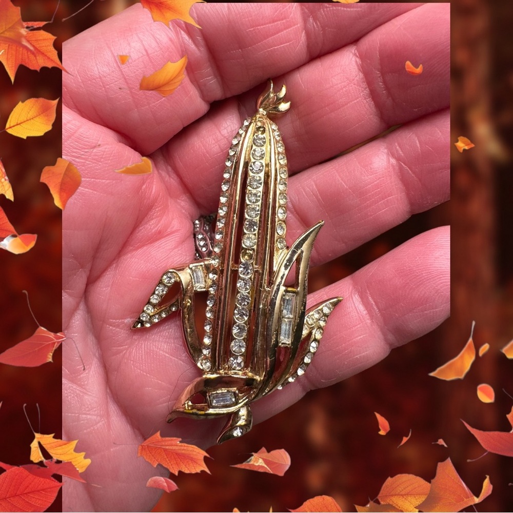 Gold Toned ⚠️ Faux Stones Corn Stalk Brooch Missing a few stones unsigned